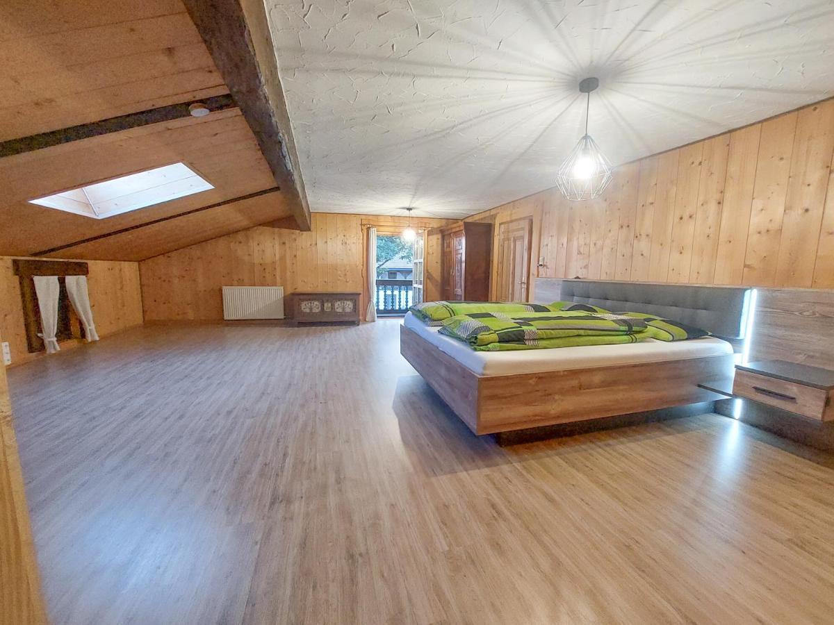400Qm Bayerische Villa 2500Qm Uneinsehbarer Garten In Beliebter Urlaubsregion フライウング エクステリア 写真