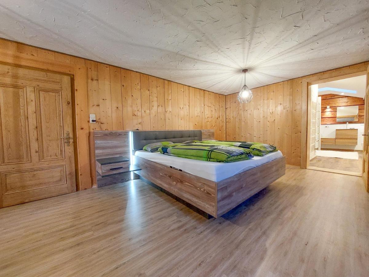 400Qm Bayerische Villa 2500Qm Uneinsehbarer Garten In Beliebter Urlaubsregion フライウング エクステリア 写真