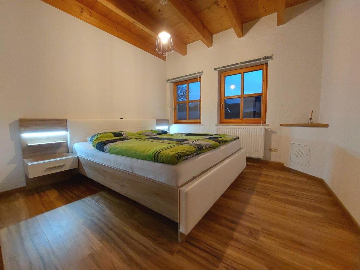 400Qm Bayerische Villa 2500Qm Uneinsehbarer Garten In Beliebter Urlaubsregion フライウング エクステリア 写真
