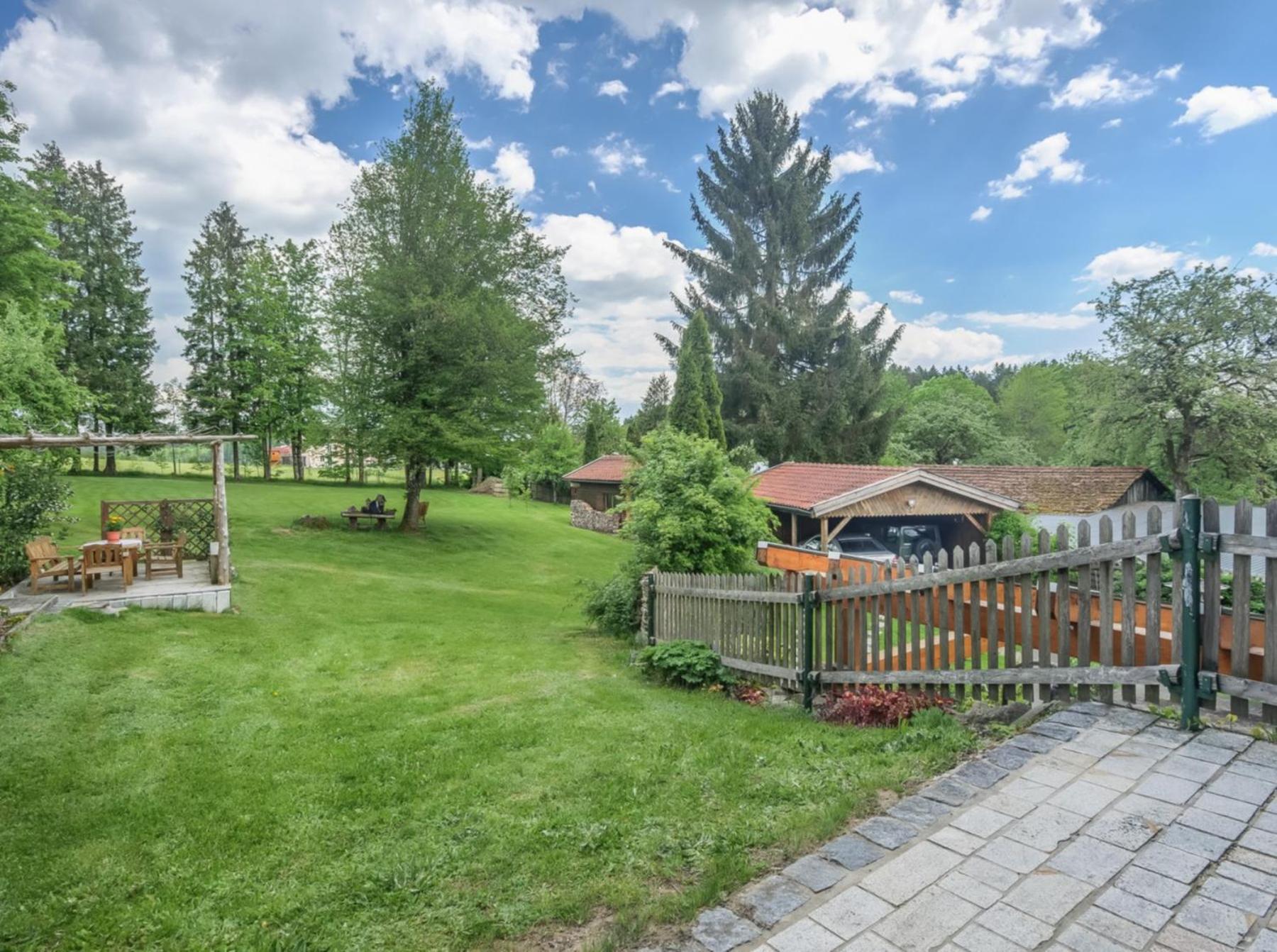 400Qm Bayerische Villa 2500Qm Uneinsehbarer Garten In Beliebter Urlaubsregion フライウング エクステリア 写真