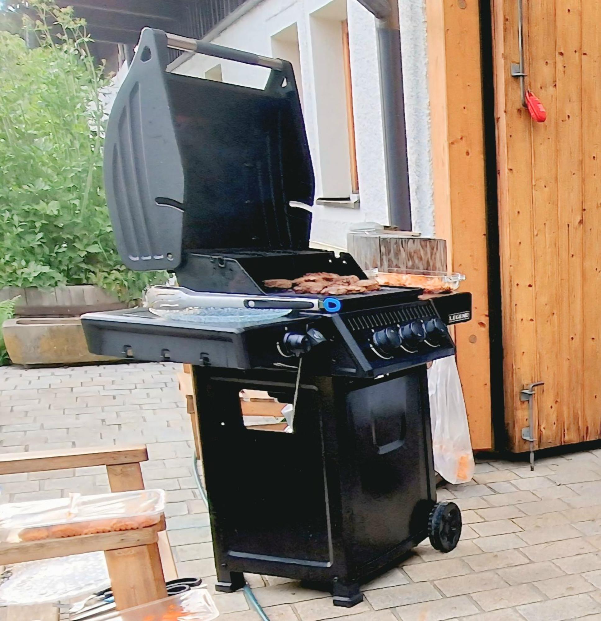 400Qm Bayerische Villa 2500Qm Uneinsehbarer Garten In Beliebter Urlaubsregion フライウング エクステリア 写真